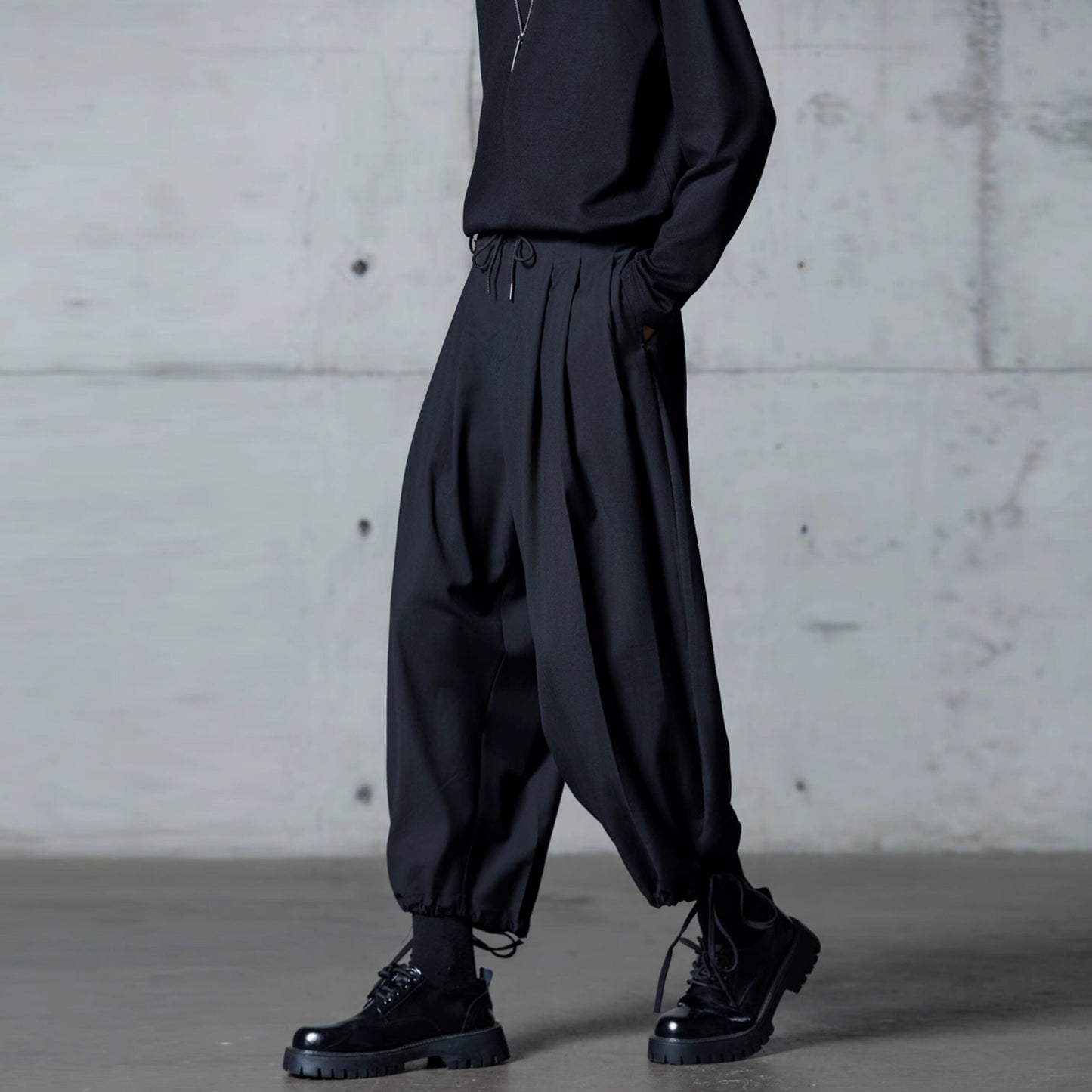 Drawstring Hem Tuck Ankle Pants【TR3300】