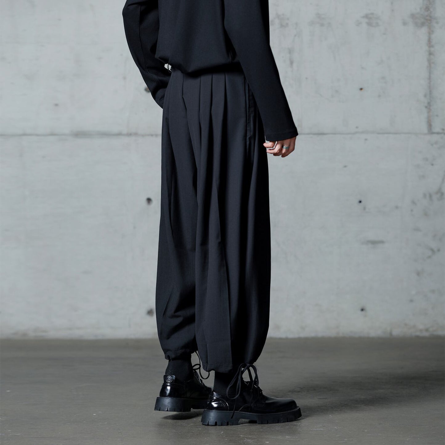 Drawstring Hem Tuck Ankle Pants【TR3300】